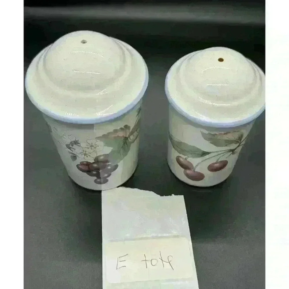 Savior Vivre "Luscious" Salt and Pepper Set Grapes Flowers and Green Leaf Design - Picture 10 of 10